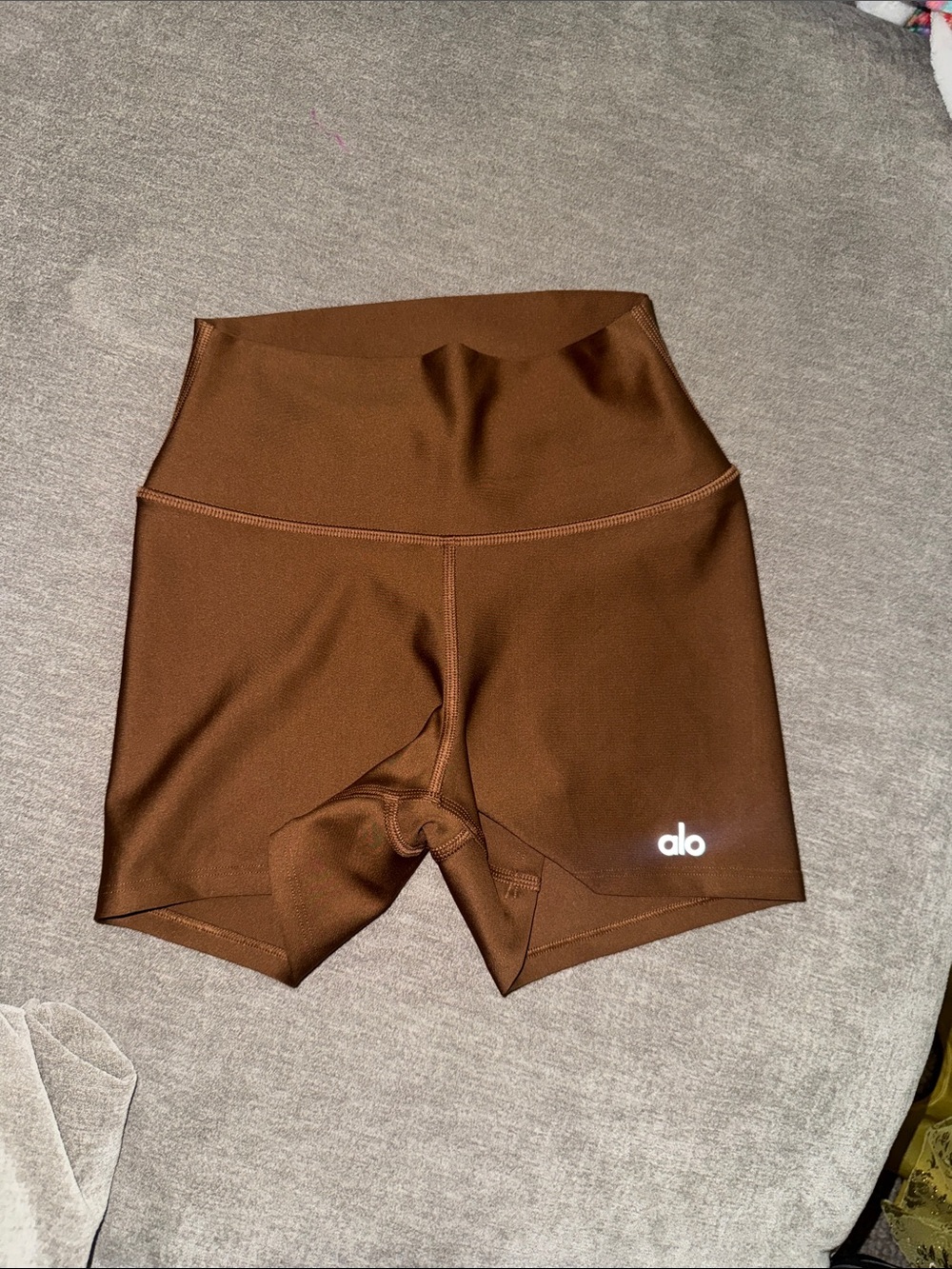 ALO Yoga High-Rise Brown Bike Shorts with Reflective Logo